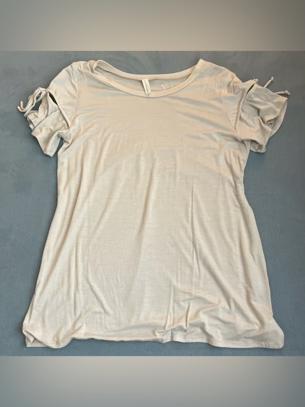 Women's Cream Short-Sleeve Knot Sleeve Tee